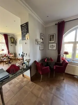 Ein Sitzbereich in der Unterkunft Hotel & Restaurant Raueneck