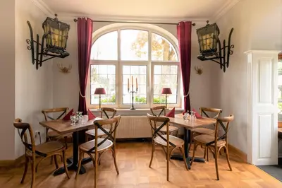 Ein Sitzbereich in der Unterkunft Hotel & Restaurant Raueneck