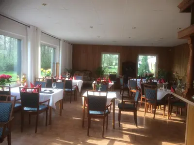 Ein Restaurant oder anderes Speiselokal in der Unterkunft Pension Seeterrasse