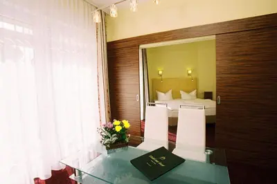 Ein Bett oder Betten in einem Zimmer der Unterkunft Hotel zur Insel