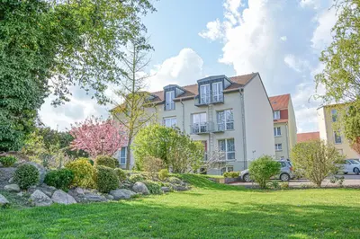 Ein Garten an der Unterkunft Hotel zur Insel