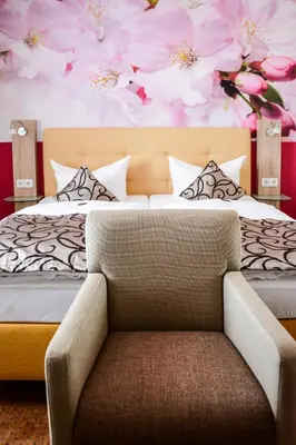 Ein Bett oder Betten in einem Zimmer der Unterkunft Hotel zur Insel