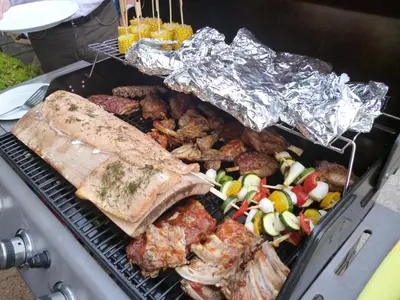 Ein für Gäste verfügbarer Grill im Hotel