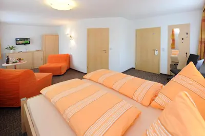Ein Sitzbereich in der Unterkunft Hotel Zum Birkenhof