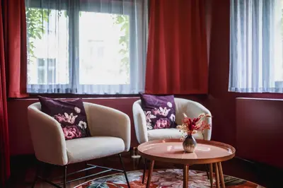 Ein Sitzbereich in der Unterkunft The Circus Hotel
