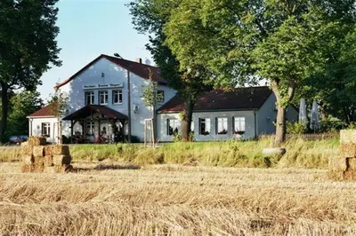 Das Gebäude in dem sich das Gasthaus befindet