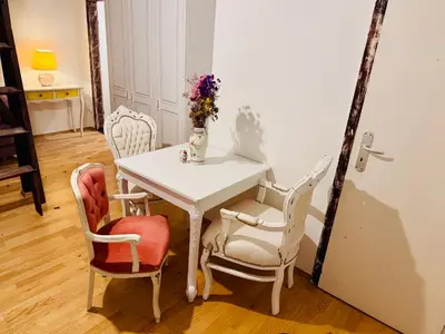 Ein Sitzbereich in der Unterkunft Romantic Studio