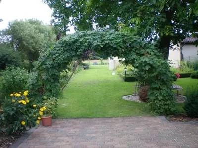 Ein Garten an der Unterkunft Spreewald-Ferienwohnung Reschke