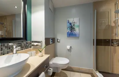 Ein Badezimmer in der Unterkunft Leonardo Royal Hotel Berlin Alexanderplatz