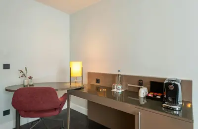 Küche/Küchenzeile in der Unterkunft Leonardo Royal Hotel Berlin Alexanderplatz