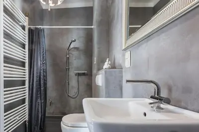 Ein Badezimmer in der Unterkunft Idyllisches Haus mitten in Berlin