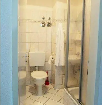 Ein Badezimmer in der Unterkunft Pension Central Hostel Berlin