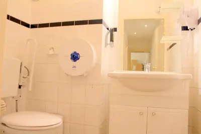 Ein Badezimmer in der Unterkunft Pension Central Hostel Berlin