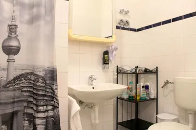 Ein Badezimmer in der Unterkunft Pension Central Hostel Berlin