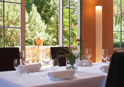 Ein Restaurant oder anderes Speiselokal in der Unterkunft Schlosshotel Ziethen
