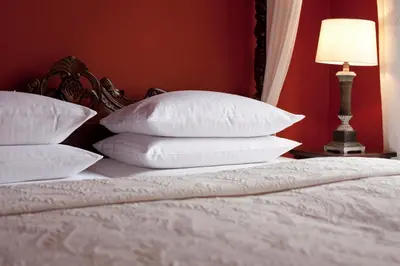 Ein Bett oder Betten in einem Zimmer der Unterkunft Schlosshotel Ziethen