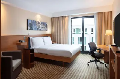 Ein Bett oder Betten in einem Zimmer der Unterkunft Hampton by Hilton Berlin City West