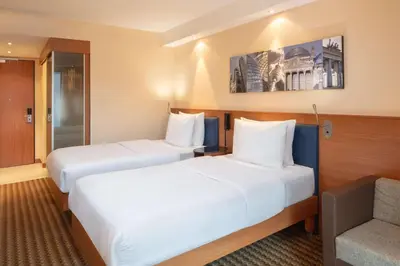 Ein Bett oder Betten in einem Zimmer der Unterkunft Hampton by Hilton Berlin City West