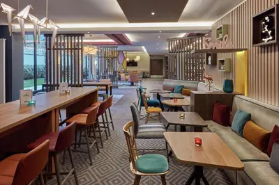 Ein Sitzbereich in der Unterkunft Hampton by Hilton Berlin City West