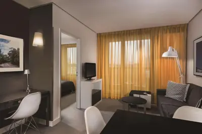 TV/Unterhaltungsangebot in der Unterkunft Adina Apartment Hotel Berlin Hackescher Markt