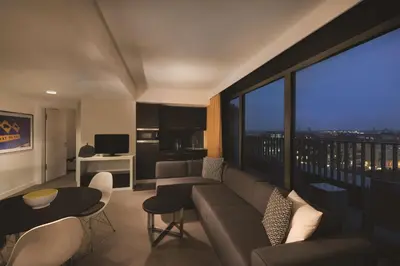 TV/Unterhaltungsangebot in der Unterkunft Adina Apartment Hotel Berlin Hackescher Markt