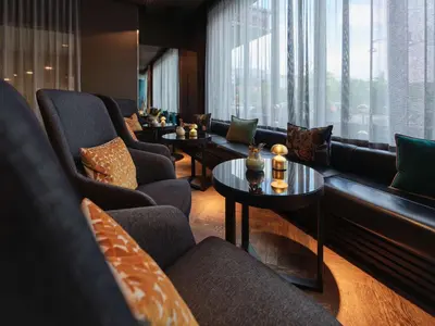Ein Sitzbereich in der Unterkunft Adina Apartment Hotel Berlin Hackescher Markt