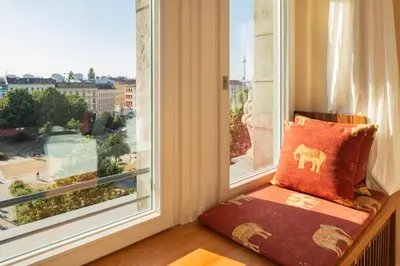 Ein Sitzbereich in der Unterkunft Orania.Berlin