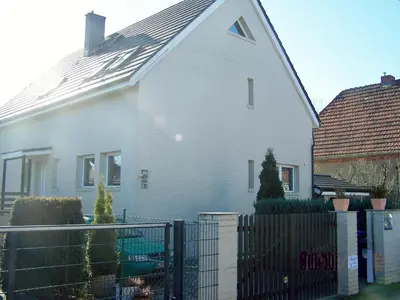 Das Gebäude in dem sich die Ferienwohnung befindet