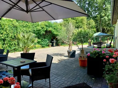 Ein Garten an der Unterkunft Hotel Krone Lindow