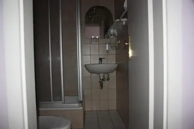 Ein Badezimmer in der Unterkunft Hotel Zum goldenen Stern