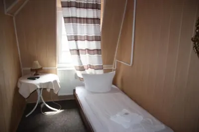 Ein Bett oder Betten in einem Zimmer der Unterkunft Hotel Zum goldenen Stern