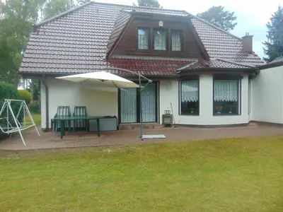 Das Gebäude in dem sich das Ferienhaus befindet