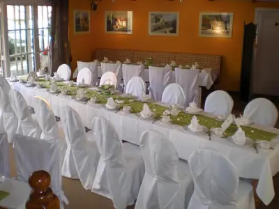 Ein Restaurant oder anderes Speiselokal in der Unterkunft Gasthaus Stobbermühle