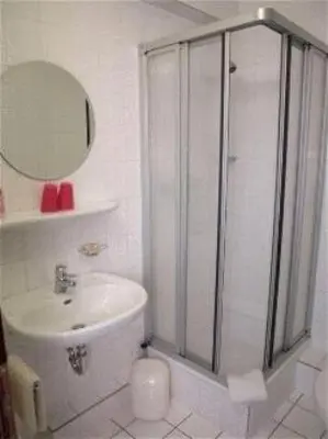 Ein Badezimmer in der Unterkunft Hotel Am Schiffshebewerk