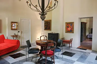 Ein Sitzbereich in der Unterkunft Event- Kultur & B&B Kunst Schloss Neuenhagen Übernachten im Denkmal