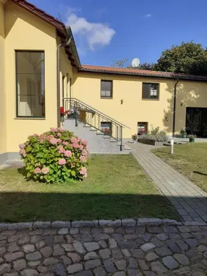 Das Gebäude in dem sich die Ferienwohnung befindet
