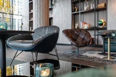 Ein Sitzbereich in der Unterkunft Motel One Berlin-Spittelmarkt