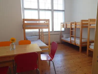 Ein Bett oder Betten in einem Zimmer der Unterkunft berlincity