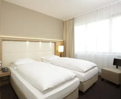 Ein Bett oder Betten in einem Zimmer der Unterkunft H4 Hotel Berlin Alexanderplatz