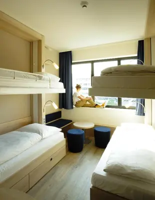 Ein Bett oder Betten in einem Zimmer der Unterkunft H2 Hotel Berlin-Alexanderplatz