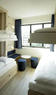 Ein Bett oder Betten in einem Zimmer der Unterkunft H2 Hotel Berlin-Alexanderplatz