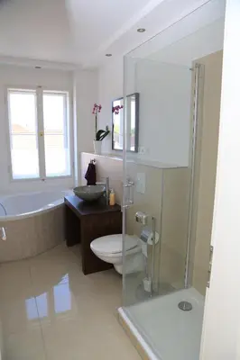 Ein Badezimmer in der Unterkunft Ferienwohnung Brandenburger Straße