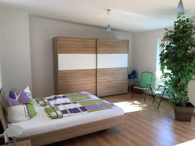 Ein Bett oder Betten in einem Zimmer der Unterkunft Ferienwohnung Brandenburger Straße