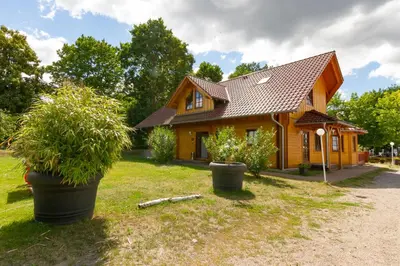 Ein Garten an der Unterkunft Hotel & Restaurant Wilder Eber