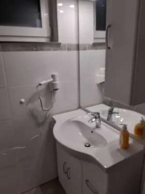 Ein Badezimmer in der Unterkunft Ferienwohnung Berlin - Schönefeld Flughafen mit Küche
