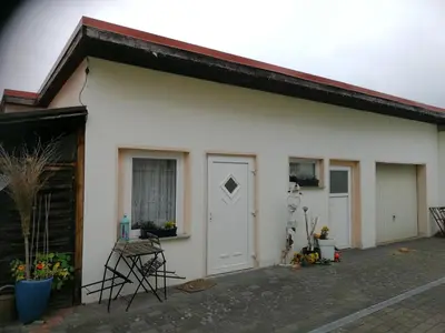 Das Gebäude in dem sich das Ferienhaus befindet
