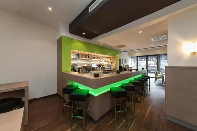 Ein Restaurant oder anderes Speiselokal in der Unterkunft Hotel Aldea Berlin