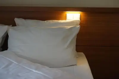 Ein Bett oder Betten in einem Zimmer der Unterkunft easyHotel Berlin Hackescher Markt
