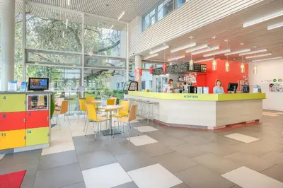 Ein Restaurant oder anderes Speiselokal in der Unterkunft martas Gästehäuser Hauptbahnhof Berlin