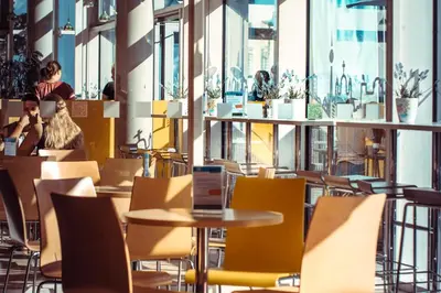 Ein Restaurant oder anderes Speiselokal in der Unterkunft martas Gästehäuser Hauptbahnhof Berlin